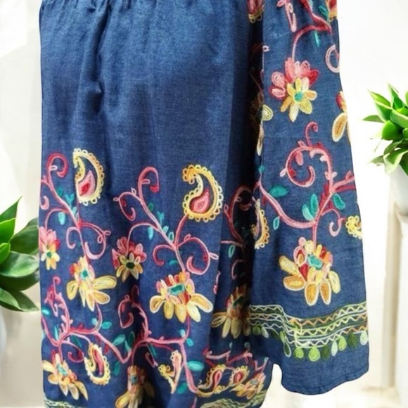 OSO Casuals Woven Chambray Crochet Detailed Convertible 3/4 Sleeve Top - Picture 5 of 16